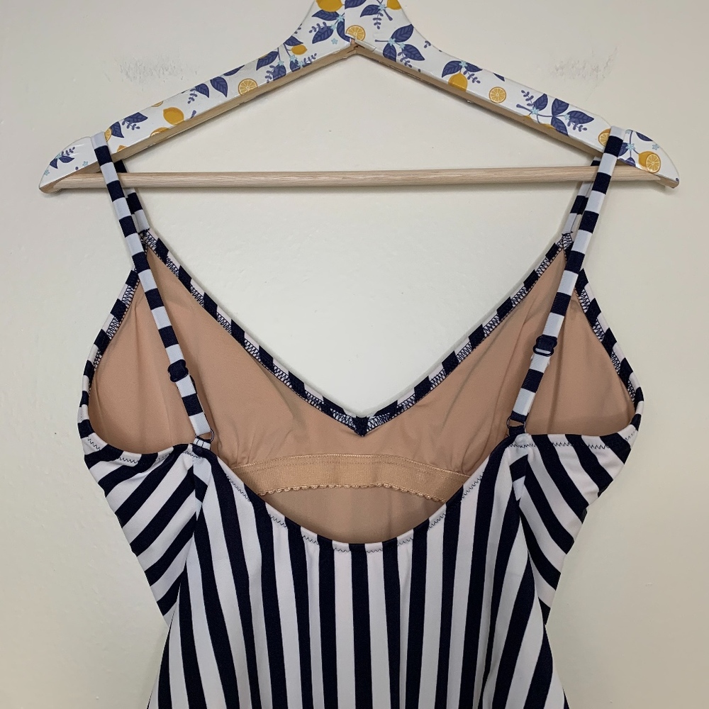 ⚡️SOLD⚡️J.Crew paneled v-neck stripe one piece - Picture 6 of 7